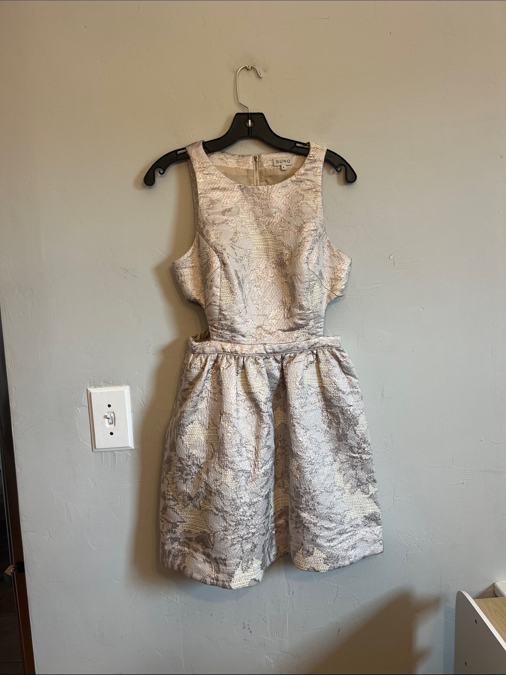 Suno size 6 pink metallic brocade mini dress